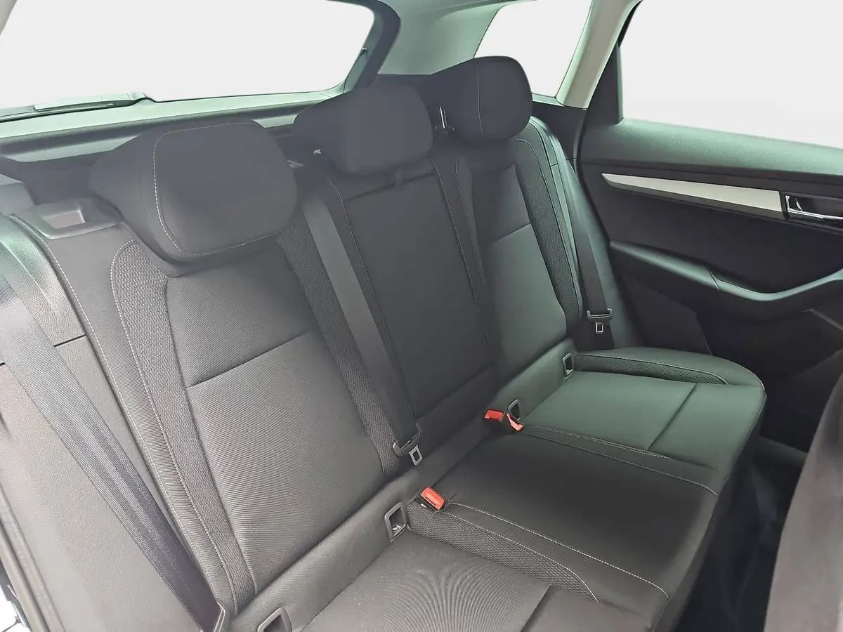 SKODA KAROQ 1.5 TSI DSG DRIVE NAVI LED AHK LM