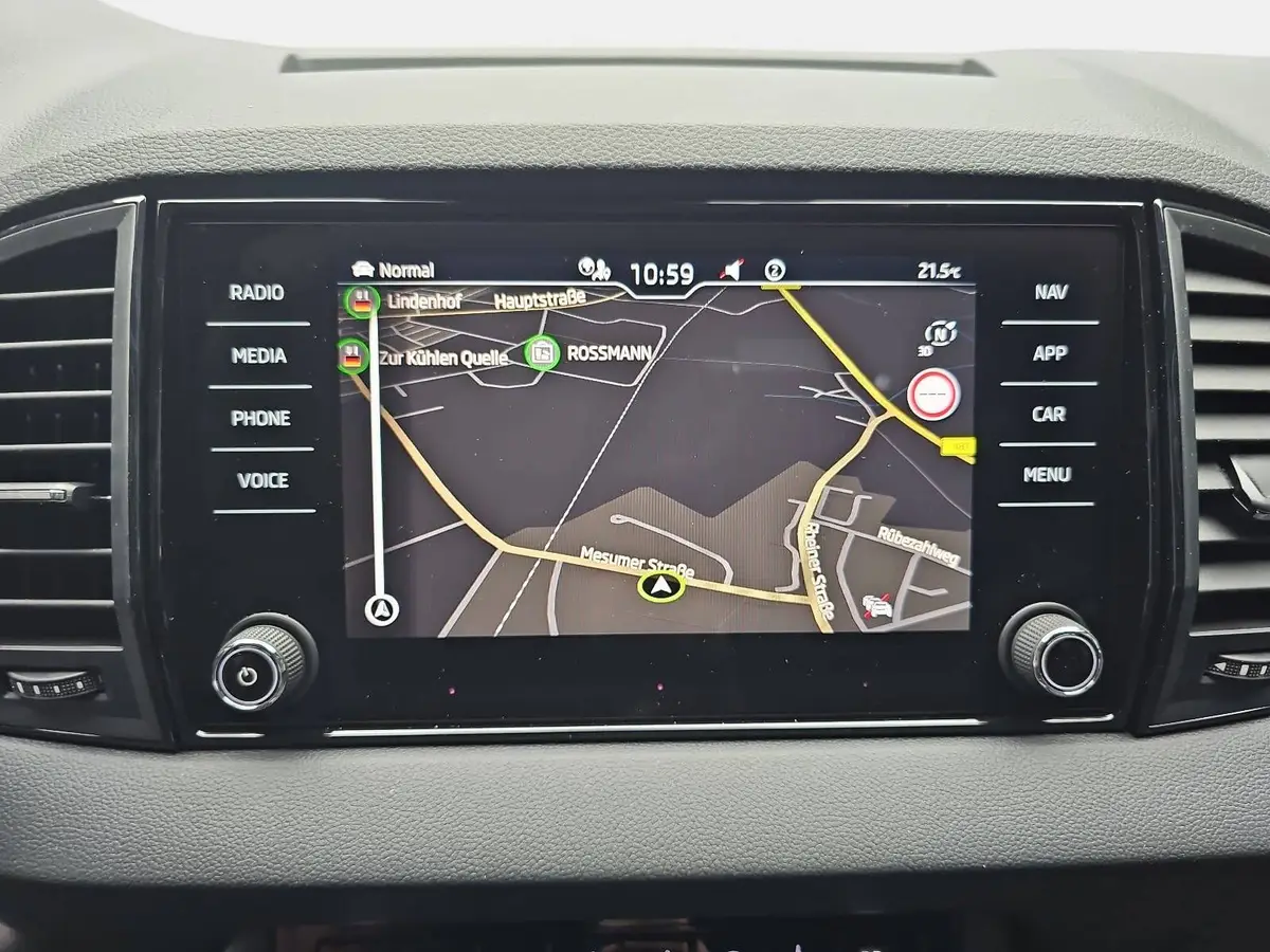 SKODA KAROQ 2.0 TSI DSG SPORTLINE 4X4 AHK PANO