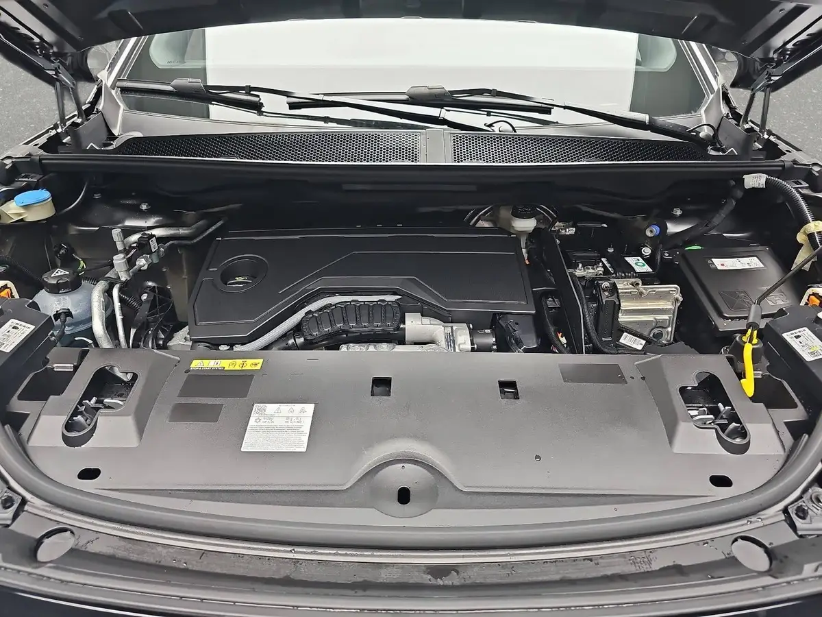 PEUGEOT 5008 1.2 HYBRID 145 E-DSC6 ALLURE KLIMA LED 7-S DAB 360