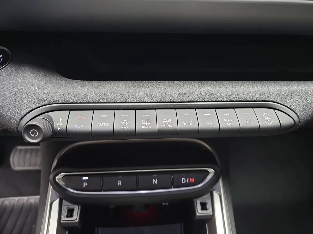 JEEP AVENGER 1.2 E-HYBRID T3 DCT 4XE OVERLAND MJ26 INFOTAINMENT & KOMFORTPAKET