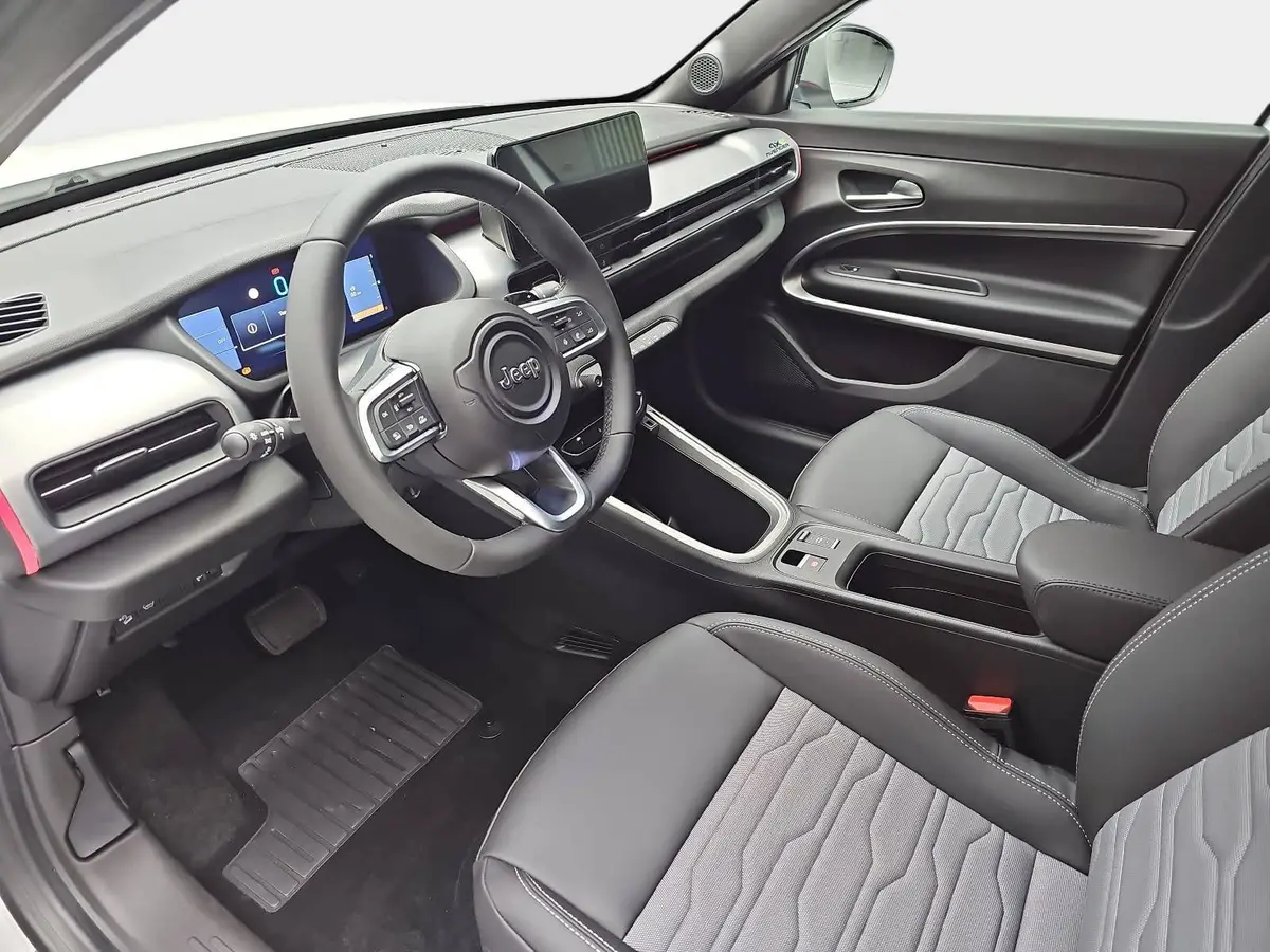 JEEP AVENGER 1.2 E-HYBRID T3 DCT 4XE OVERLAND MJ26 INFOTAINMENT & KOMFORTPAKET