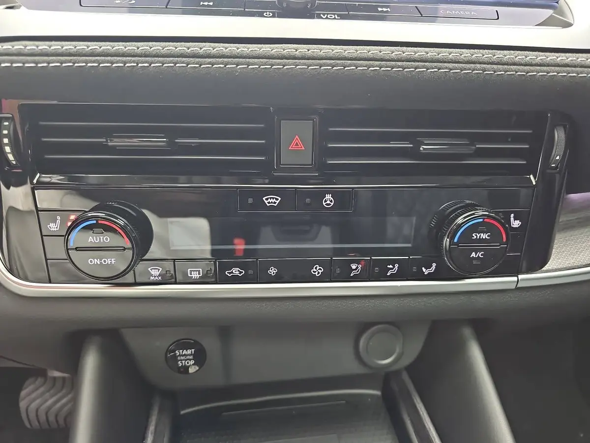 NISSAN QASHQAI 1.3 DIG-T MHEV AUTO. MJ27 TEKNA PREMIUM PAKET 2-FARBEN