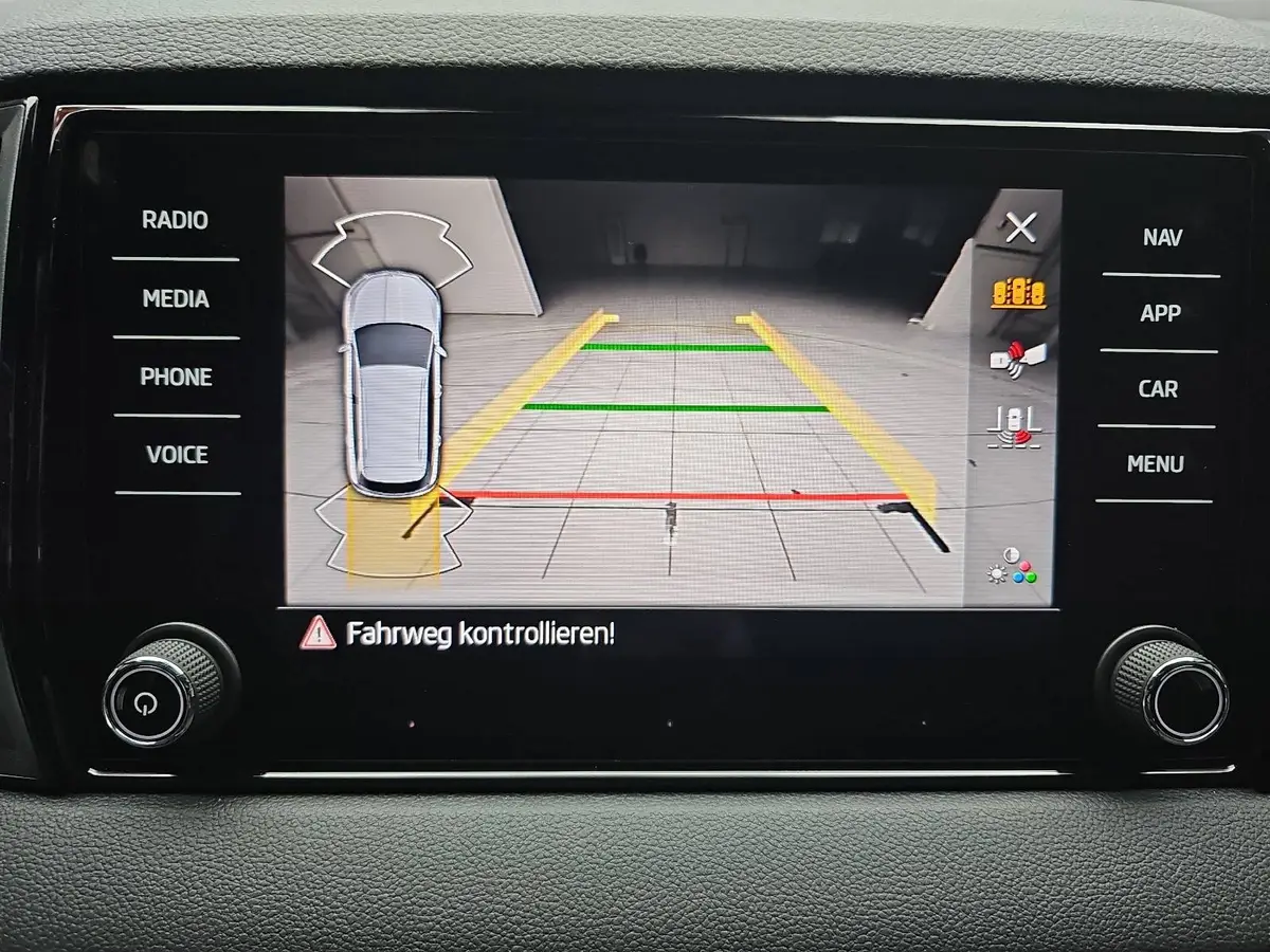 SKODA KAROQ 2.0 TSI DSG SPORTLINE 4X4 NAVI LED ACC KAMERA AHK 