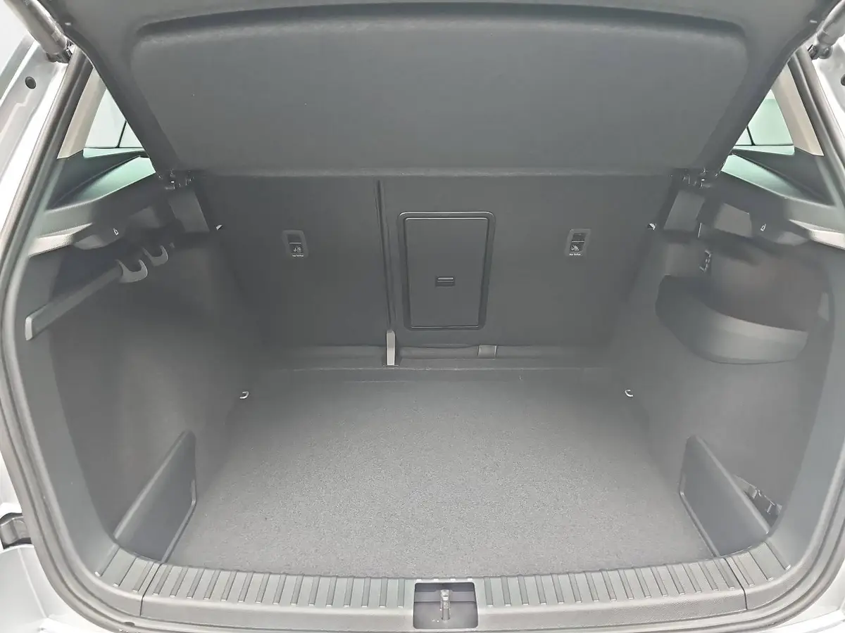 SKODA KAROQ 1.5 TSI DSG 130 JAHRE LED KLIMAAUTO WINTER SICHT K