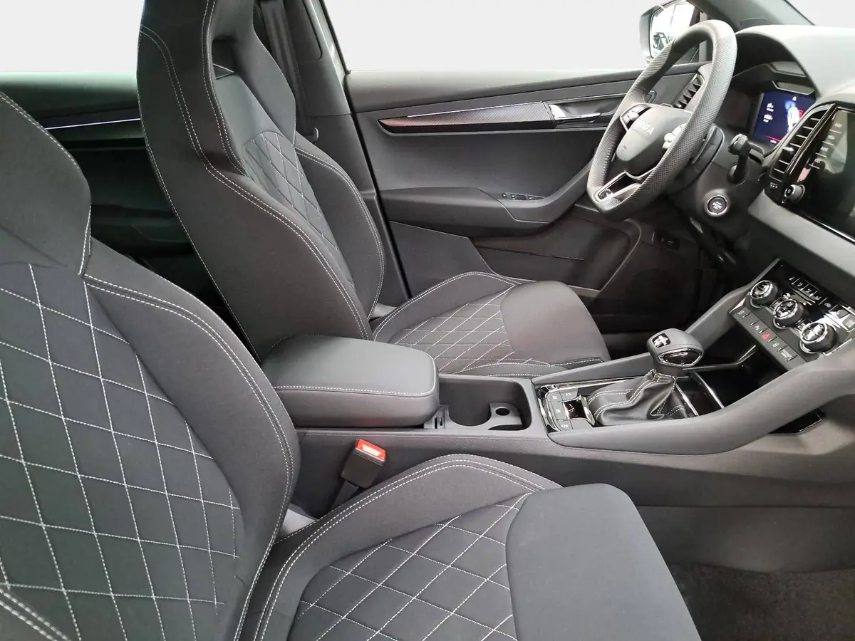 SKODA KAROQ 2.0 TDI DSG SPORTLINE 4X4 NAVI LED