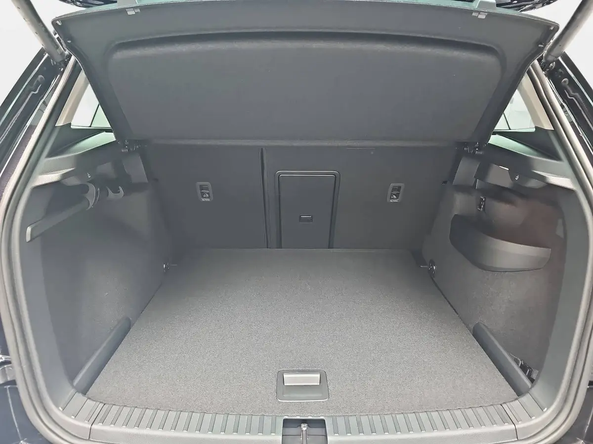 SKODA KAROQ 1.5 TSI DSG DRIVE NAVI LED AHK LM