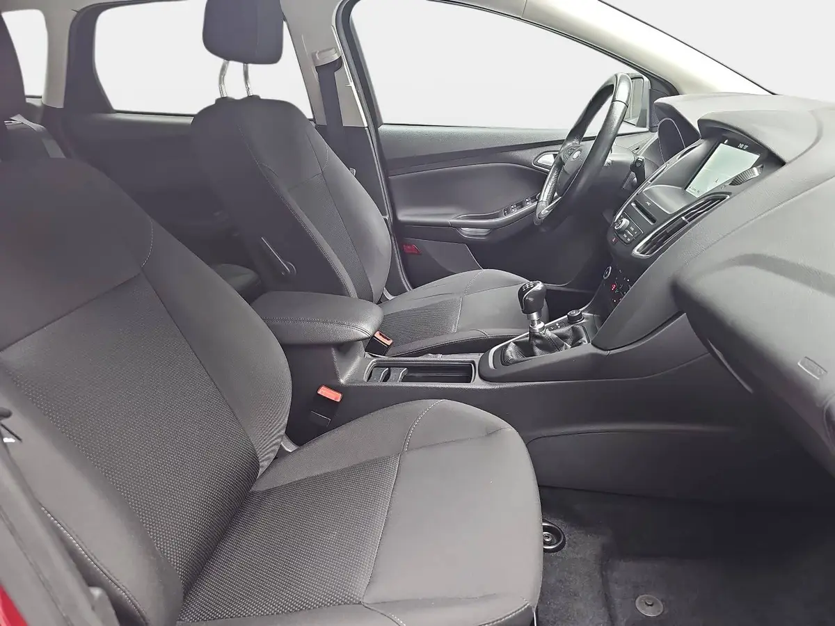 FORD FOCUS 1.0 EB BUSINESS NAVI GRA WINTER P-ASSIST AHK