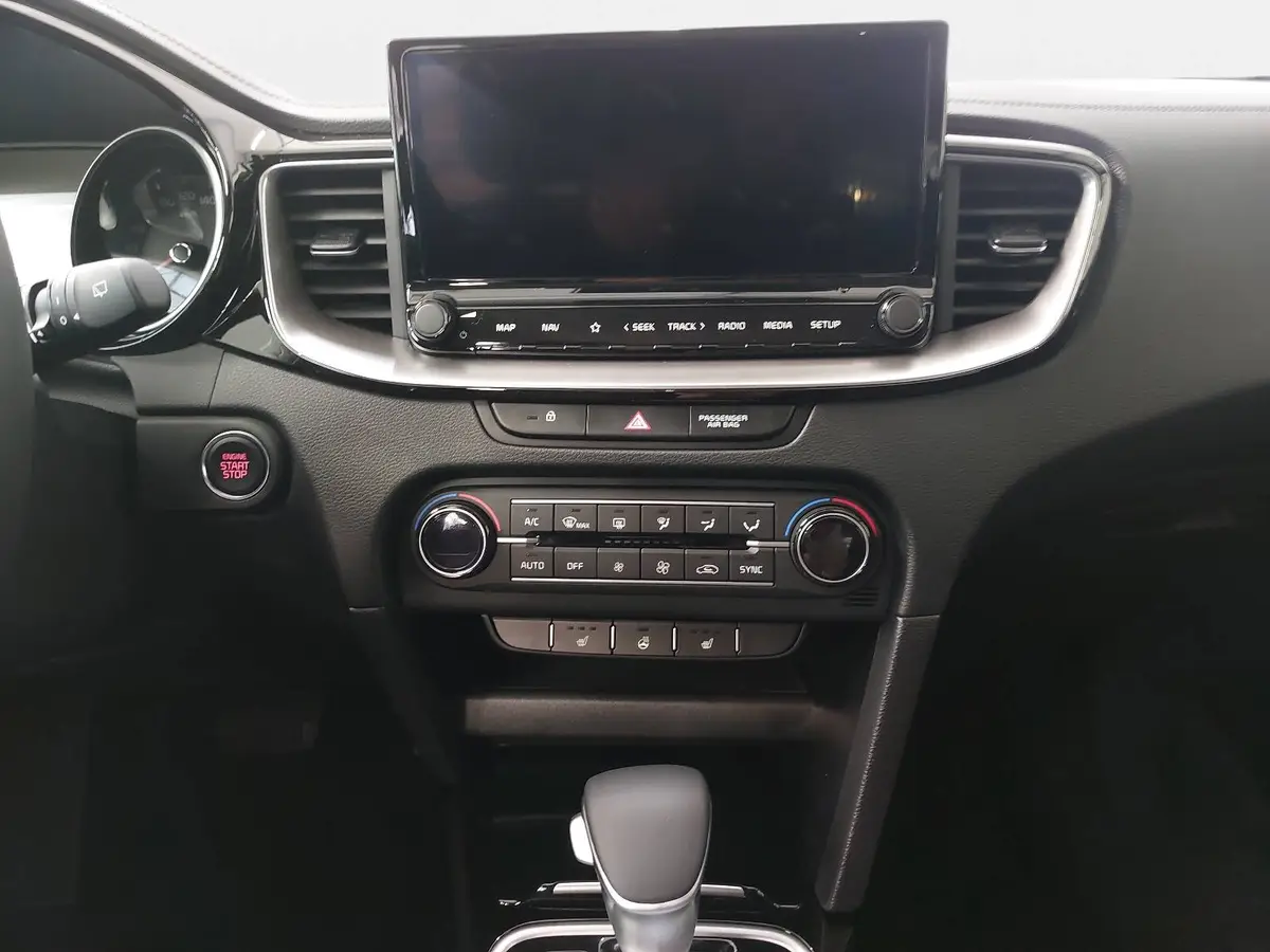 KIA CEED SW 1.5 T-GDI 48V DCT7 ULTIMATE EDITION