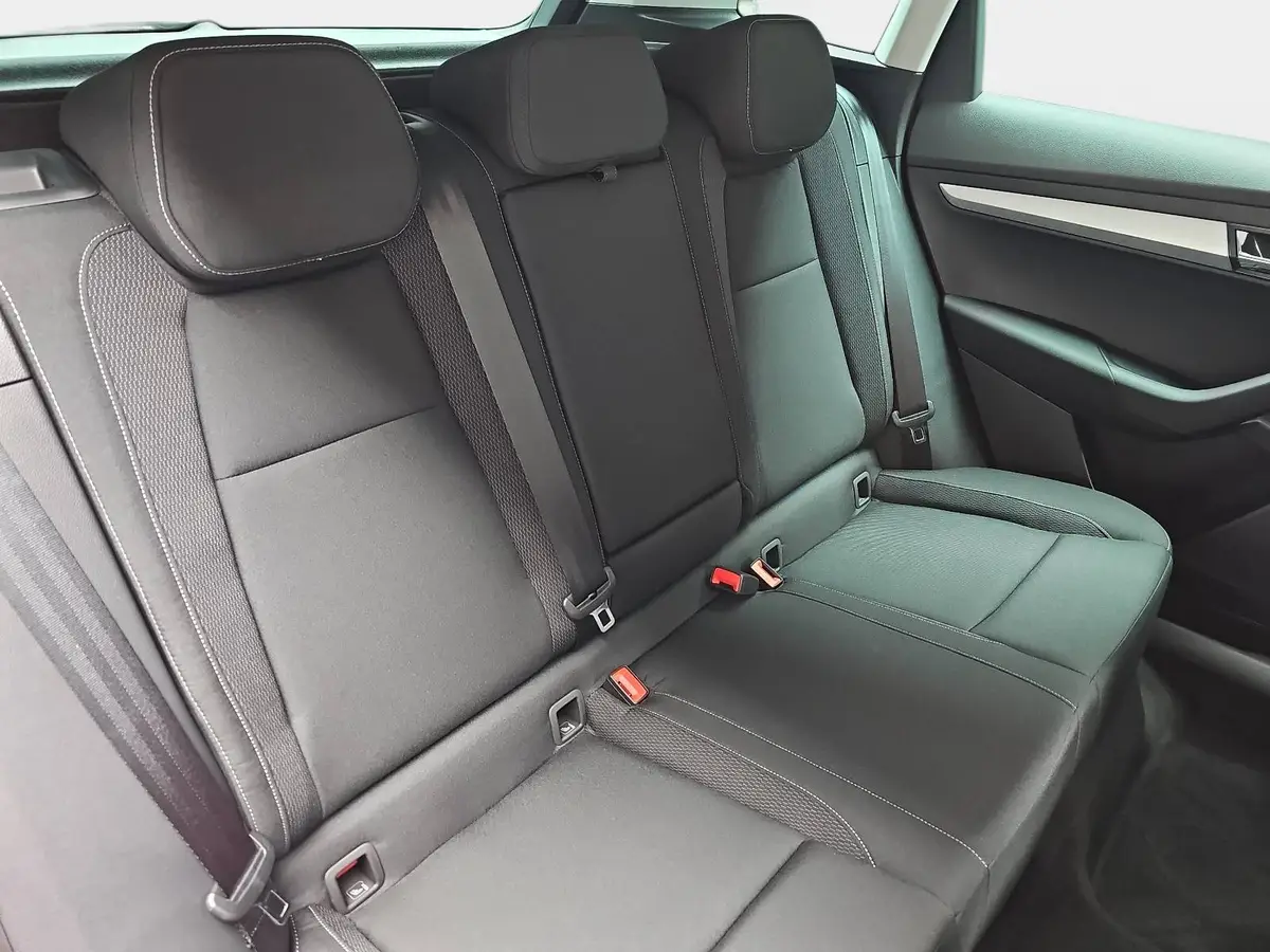 SKODA KAROQ 1.5 TSI DSG SELECTION NAVI LED ACC WINTER KAMERA A