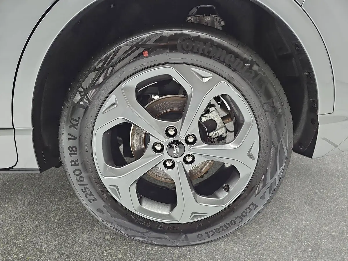 FORD KUGA 1.5 EB AUTO. ST-LINE NAVI LED KLIMAAUTO WINTER SIC