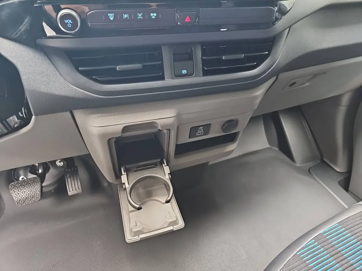 FORD TRANSIT CUSTOM 2.0 ECOBLUE AUTO. 320 L1H1 SPORT FWD KLIMA LED LM