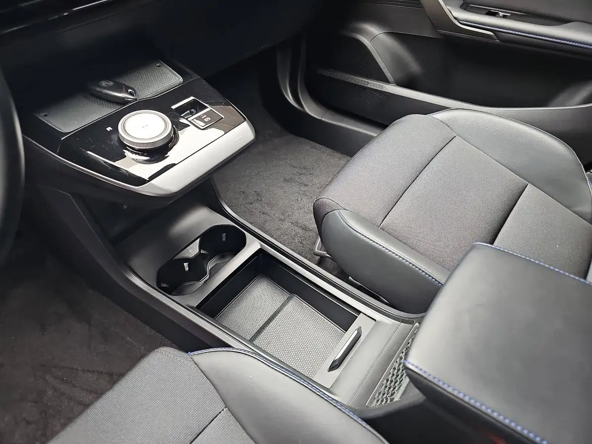 MG MG4 AUTO. 64KWH LUXURY LED KLIMAUTO WINTER