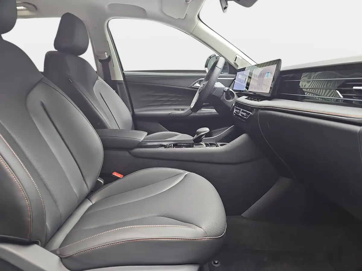 MG HS 1.5 HYBRID+ MY25.5 LUXURY LEDER 360-GRAD-KAMERA 19-ZOLL-LM