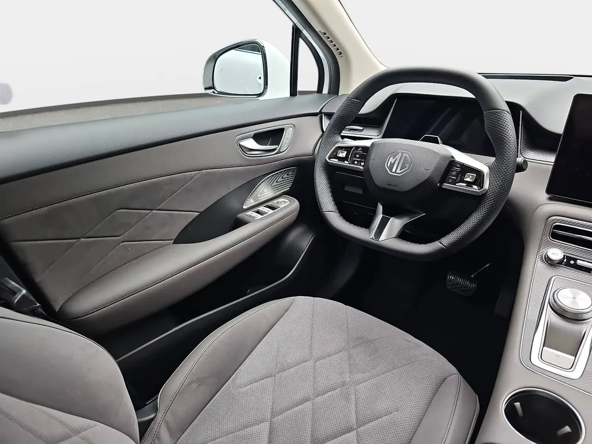 MG ANDERE EV 77 KWH LUXURY PANORAMA LEDER 20-ZOLL