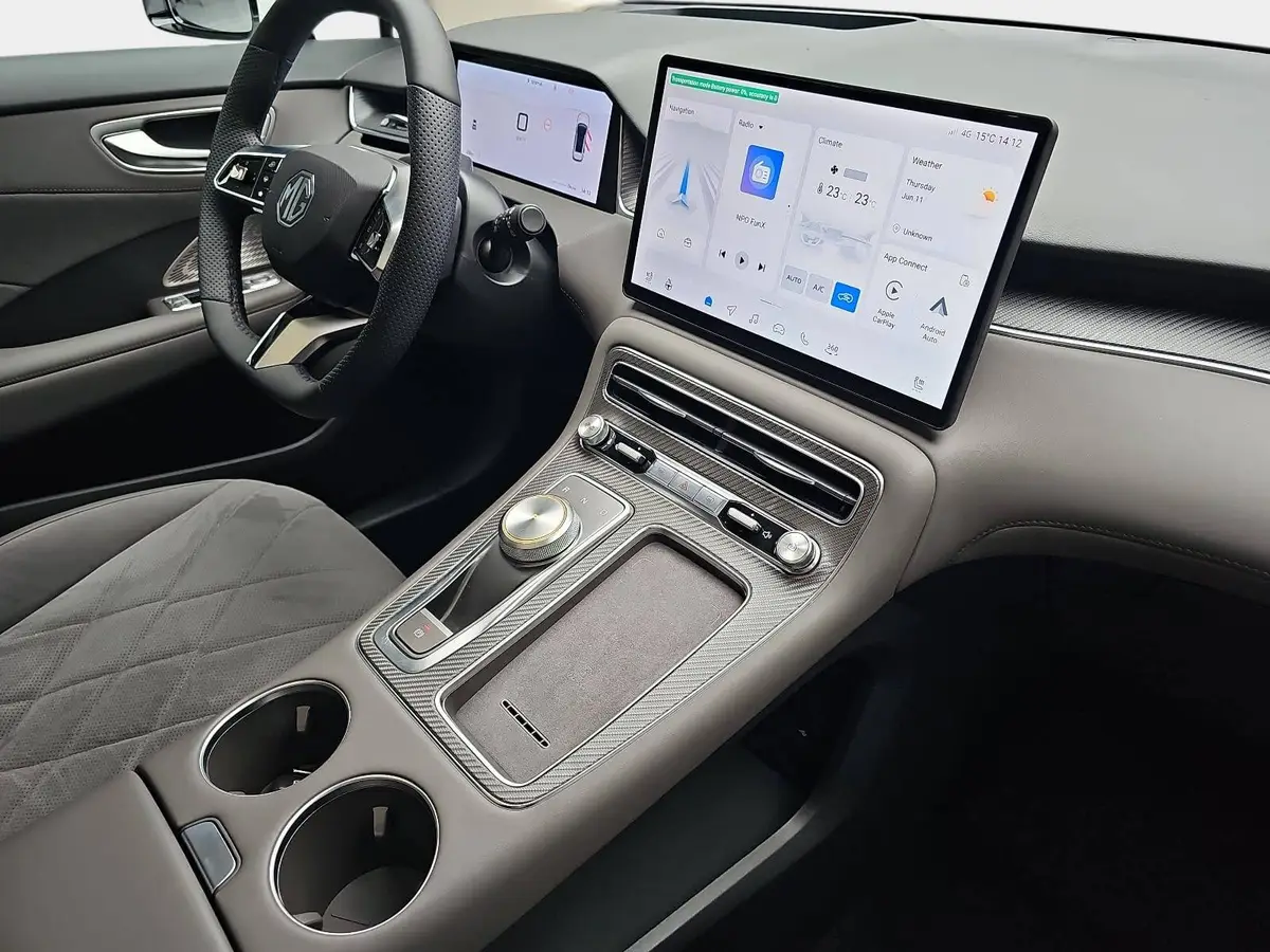 MG ANDERE EV 77 KWH LUXURY PANORAMA LEDER 20-ZOLL