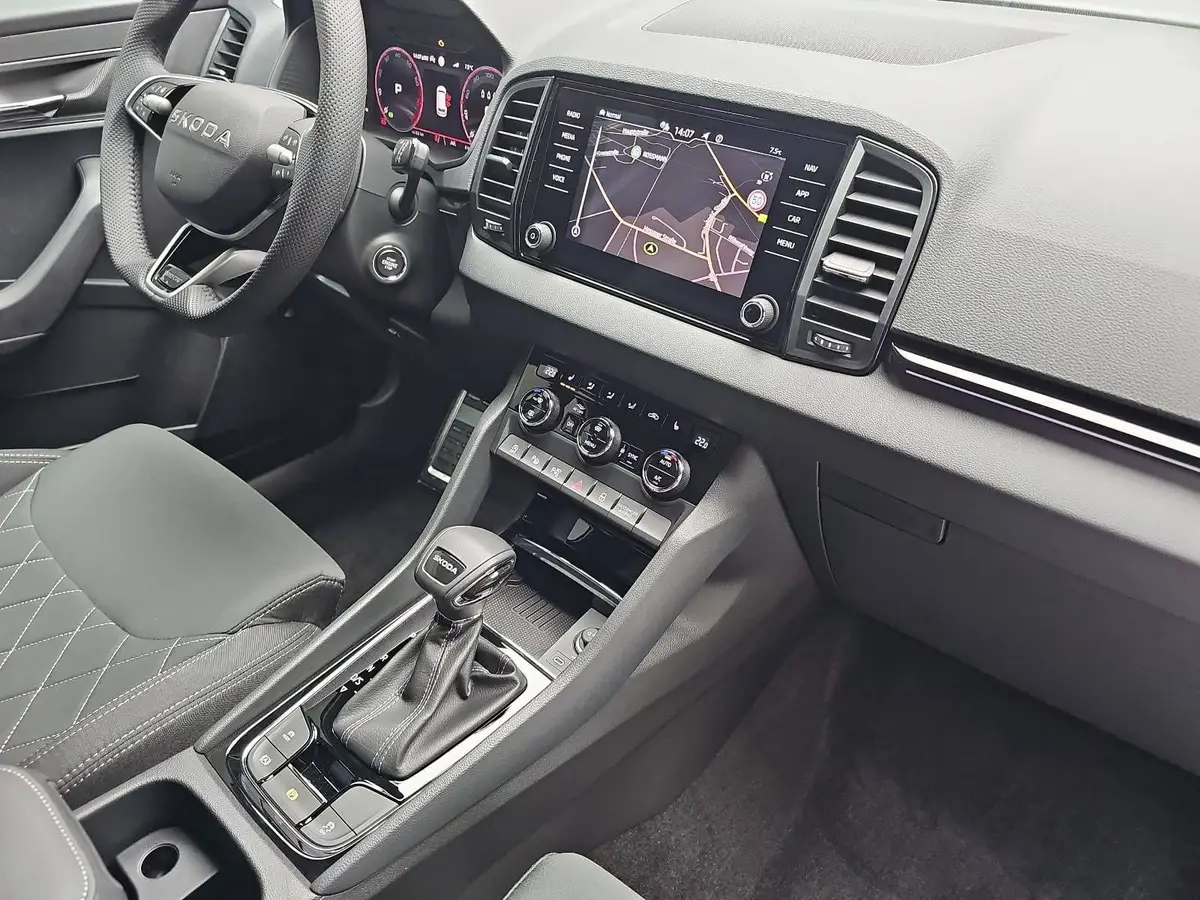 SKODA KAROQ 1.5 TSI DSG SPORTLINE NAVI LED-MATRIX PANO CANTON
