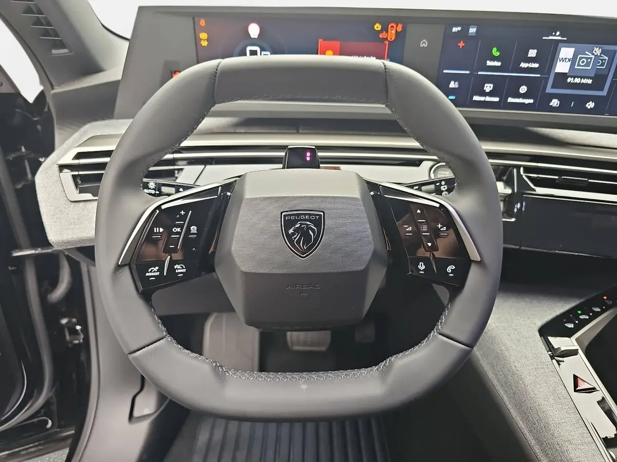 PEUGEOT 5008 1.2 HYBRID 145 E-DSC6 ALLURE KLIMA LED 7-S DAB 360
