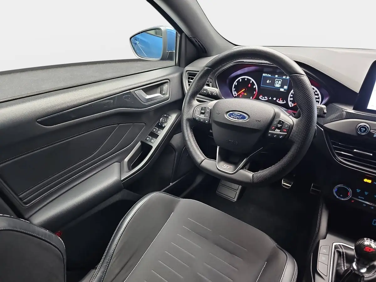 FORD FOCUS ST 2.3 EB TURNIER NAVI LED P-ASSIST