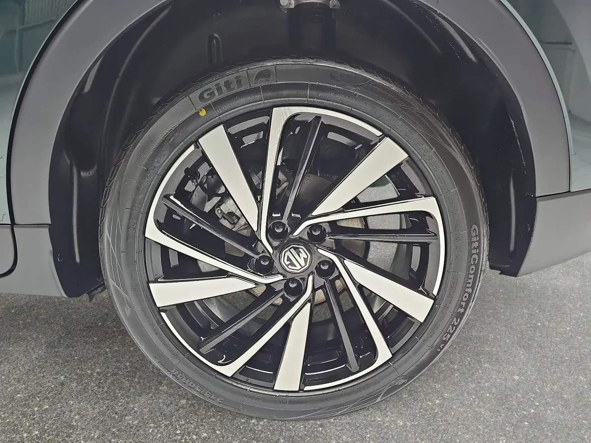 MG ZS 1.5 HYBRID+ MY25.5 LUXURY NAVI LM18 KEYLESS-ENTRY 360-GRAD-KAMERA