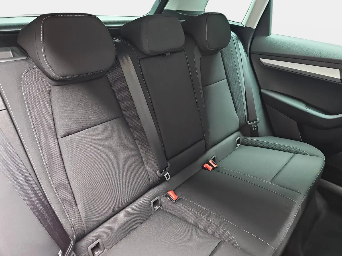 SKODA KAROQ 1.5 TSI DSG SELECTION NAVI LED ACC WINTER KAMERA A