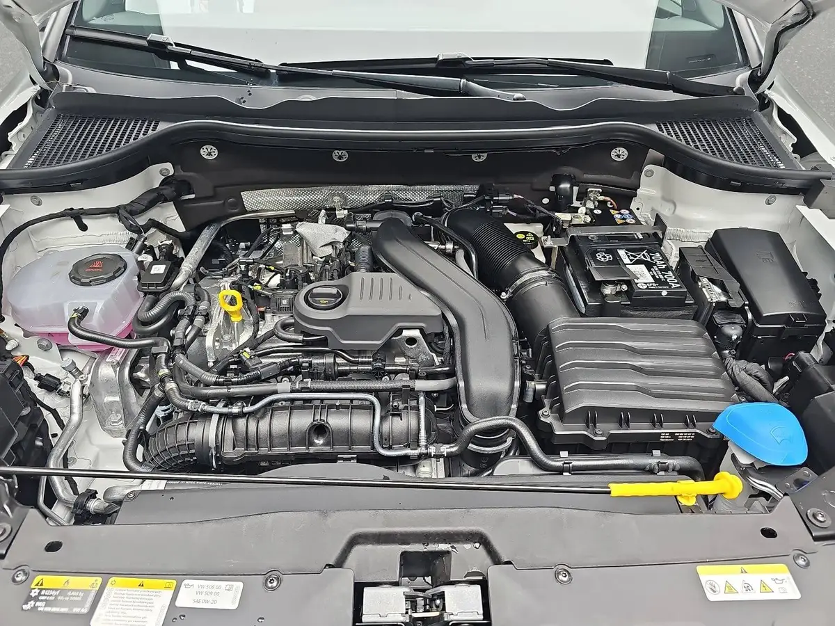 SKODA KAROQ 1.5 TSI DSG SPORTLINE NAVI LED-MATRIX PANO CANTON