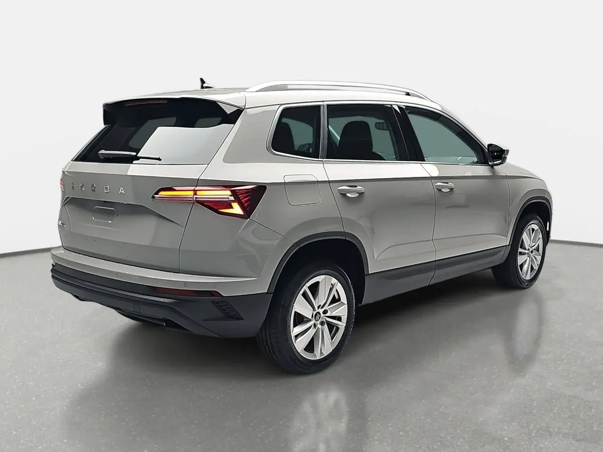 SKODA KAROQ 1.5 TSI DSG SELECTION LED ACC AHK