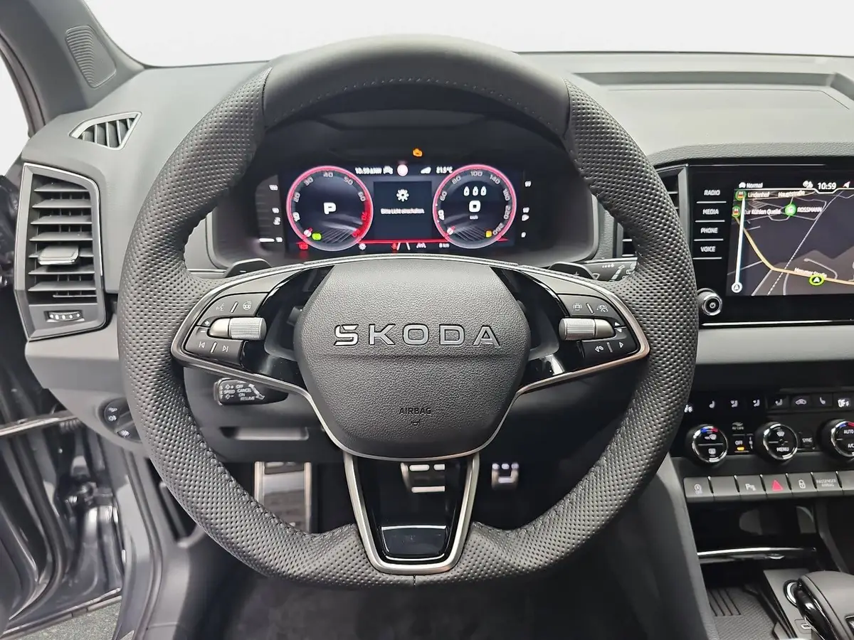 SKODA KAROQ 2.0 TSI DSG SPORTLINE 4X4 AHK PANO