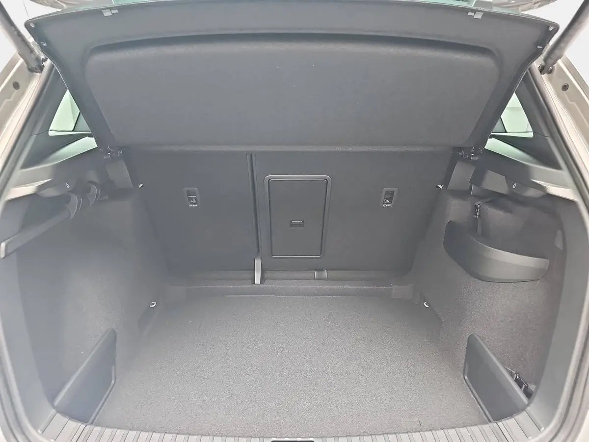 SKODA KAROQ 1.5 TSI DSG SPORTLINE NAVI LED-MATRIX PANO CANTON