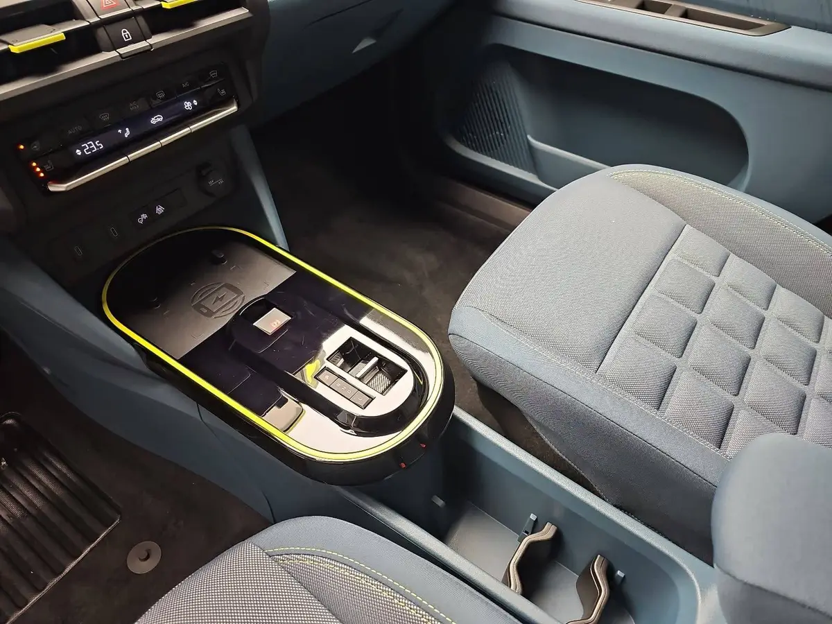 FIAT GRANDE PANDA HYBRID 1.2 EDCT LA PRIMA WINTER PAKET