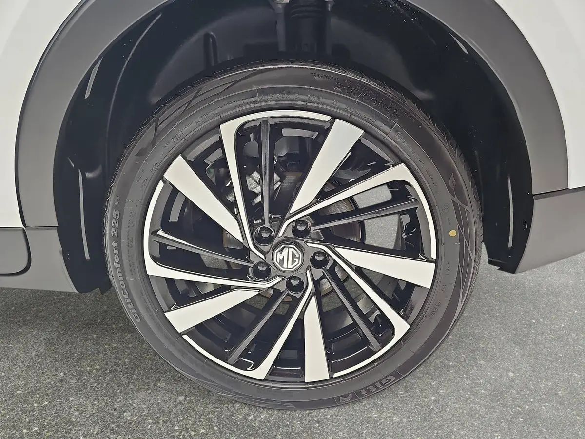MG ZS 1.5 HYBRID+ MY25.5 LUXURY NAVI LM18 KEYLESS-ENTRY 360-GRAD-KAMERA