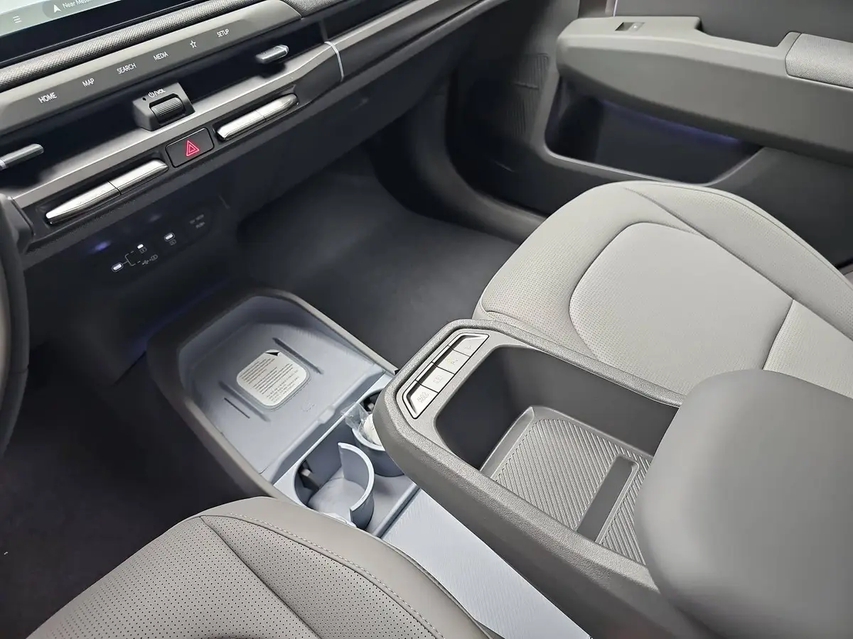 KIA EV3 81.4 KWH EARTH MJ26 WINTER BUSIN. UPGRADE DRIVEWISE-PARK DESIGN SOUND