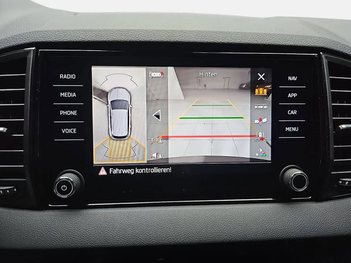 SKODA KAROQ 1.5 TSI DSG SPORTLINE NAVI LED-MATRIX PANO CANTON 