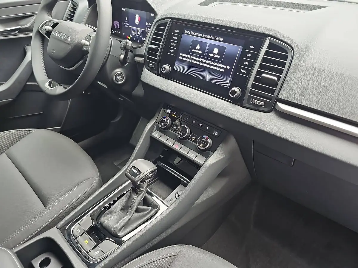 SKODA KAROQ 1.5 TSI DSG 130 JAHRE LED DAB SICHT WINTER EL.HECK