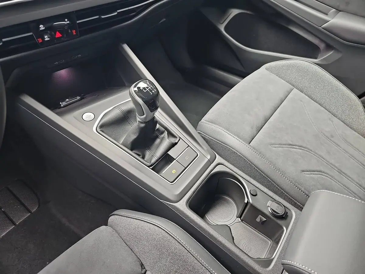 VW GOLF VIII 1.5 TSI LIFE LED ACC KAMERA AHK LM17