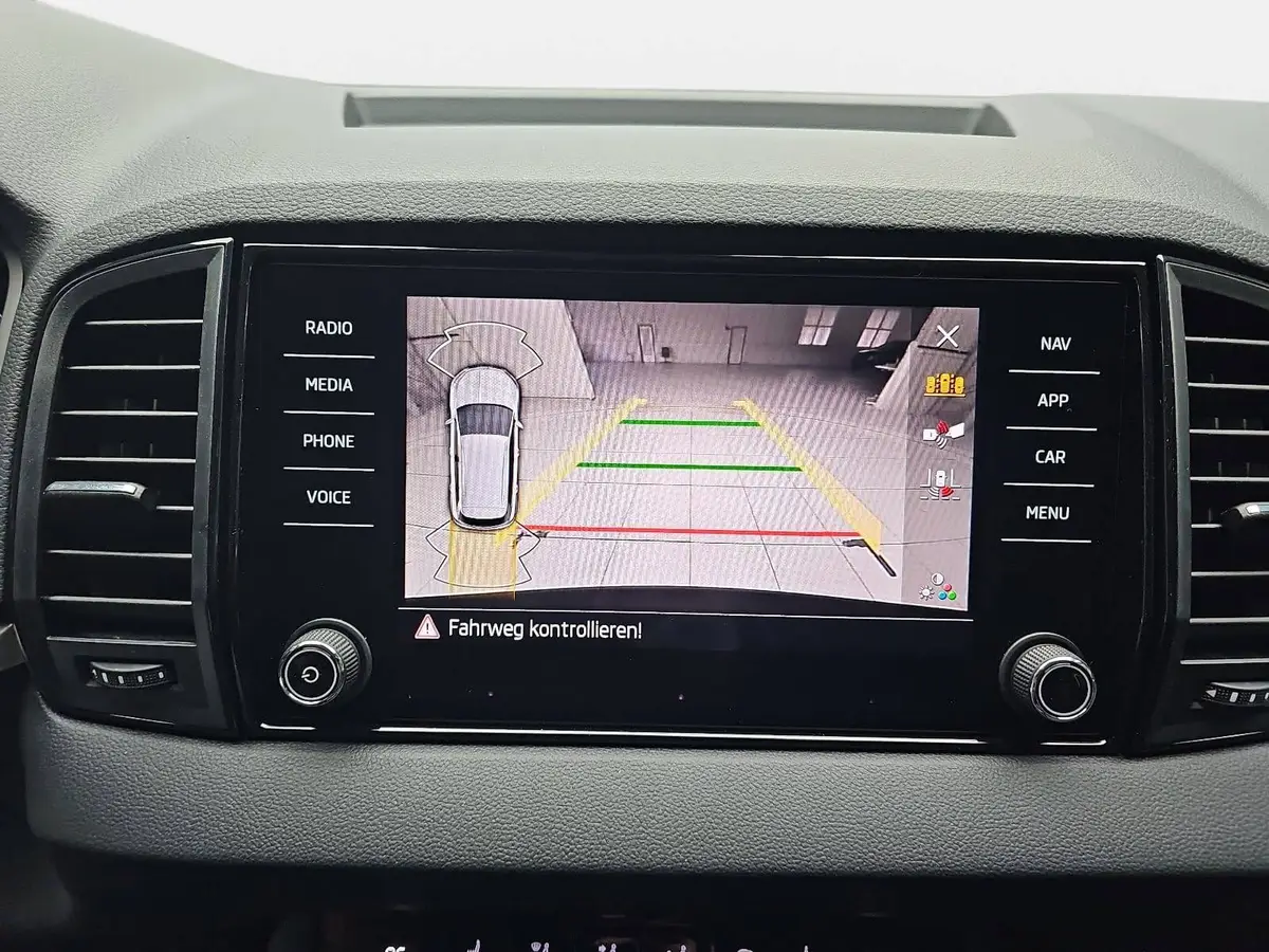 SKODA KAROQ 1.5 TSI DSG SELECTION LED ACC AHK