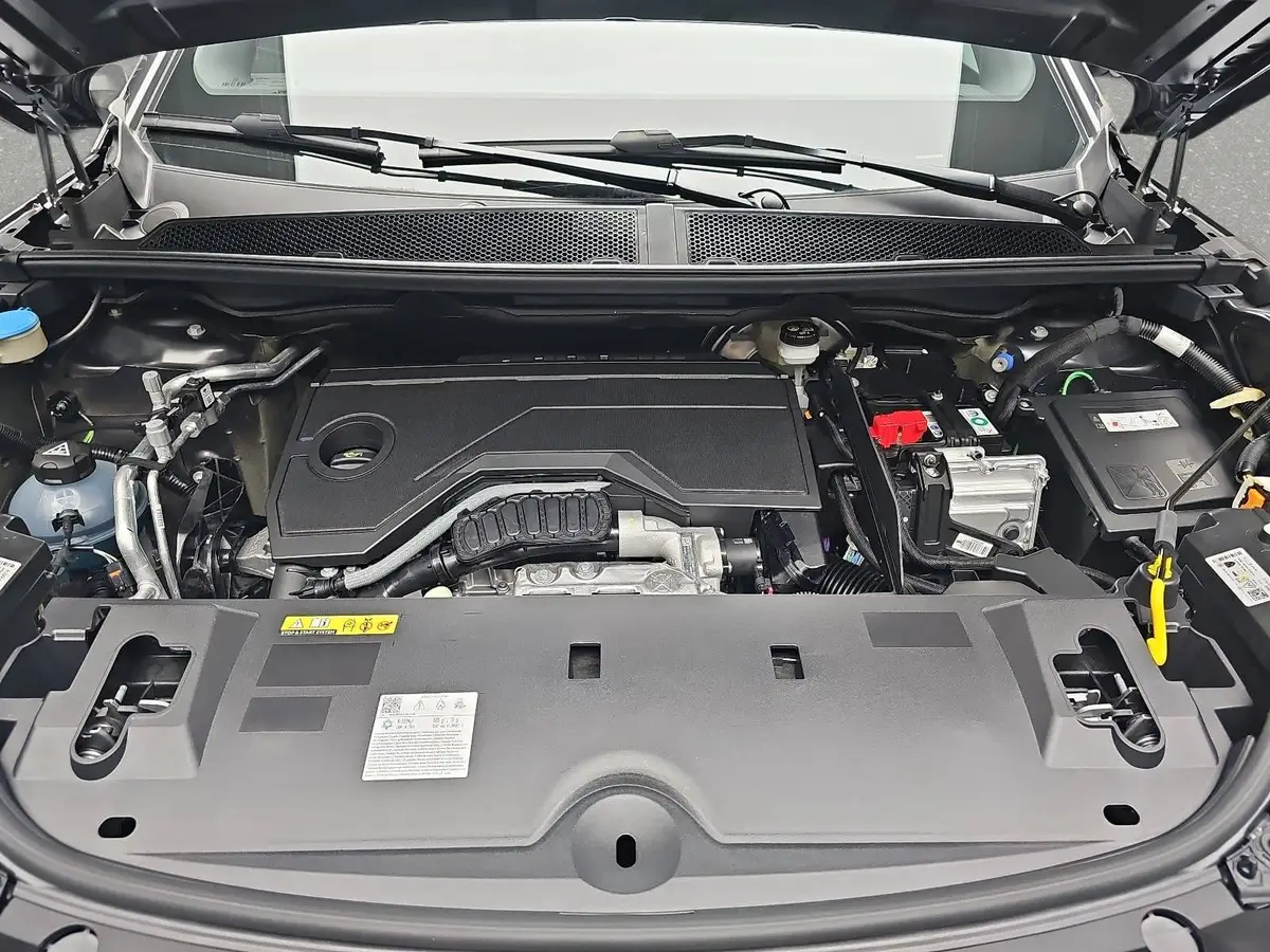PEUGEOT 3008 1.2 HYBRID 145 E-DSC6 ALLURE LED WINTER AHK LM