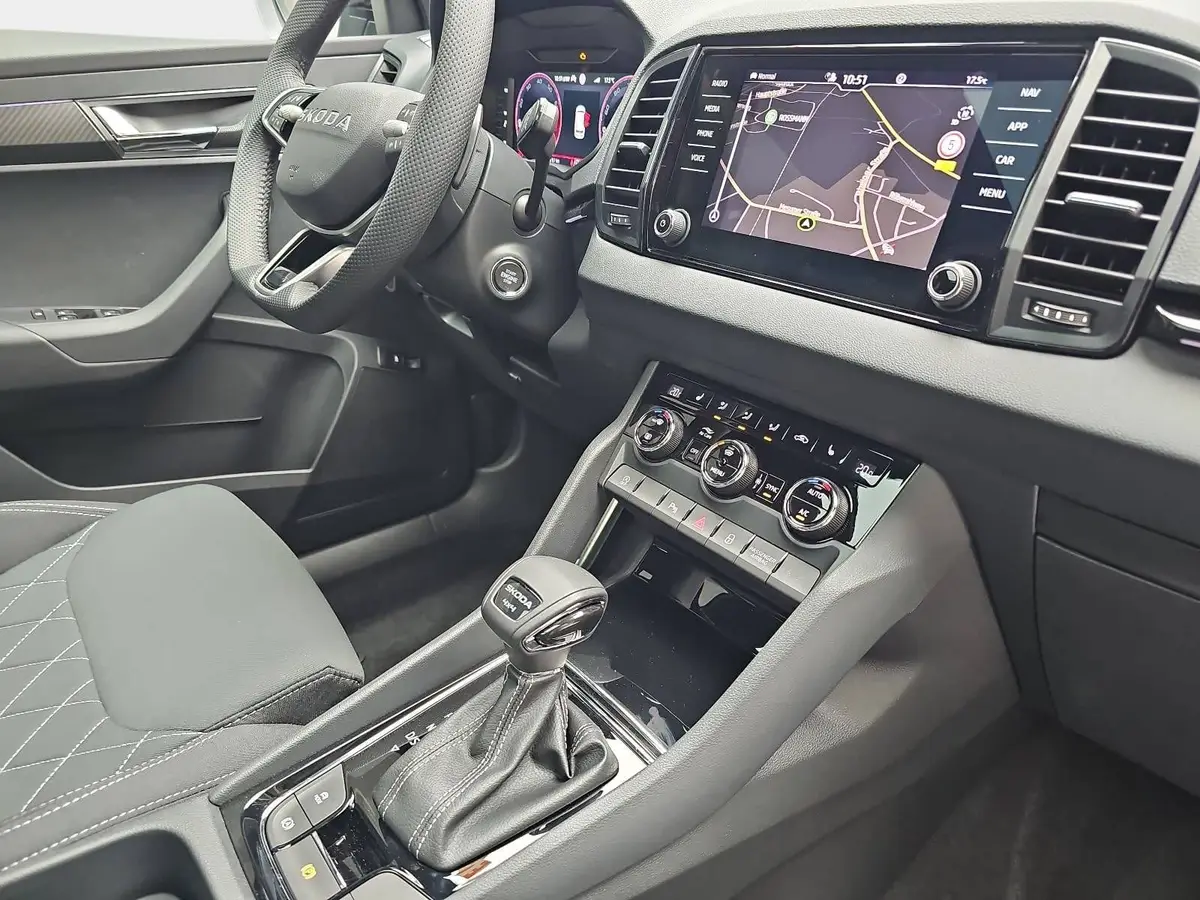 SKODA KAROQ 2.0 TSI DSG SPORTLINE 4X4 AHK PANO