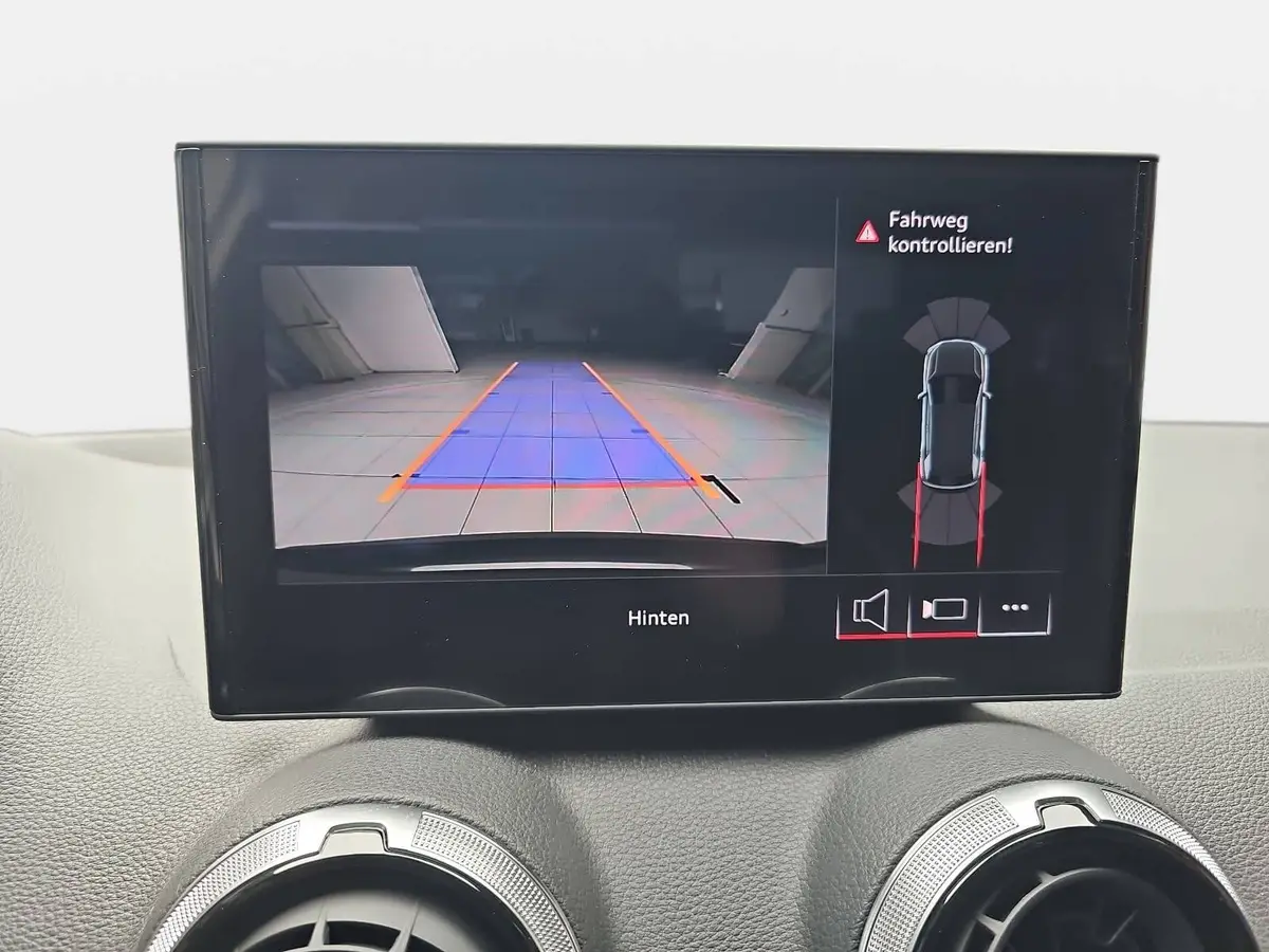 AUDI Q2 30 TFSI S LINE NAVI LED KAMERA LM17