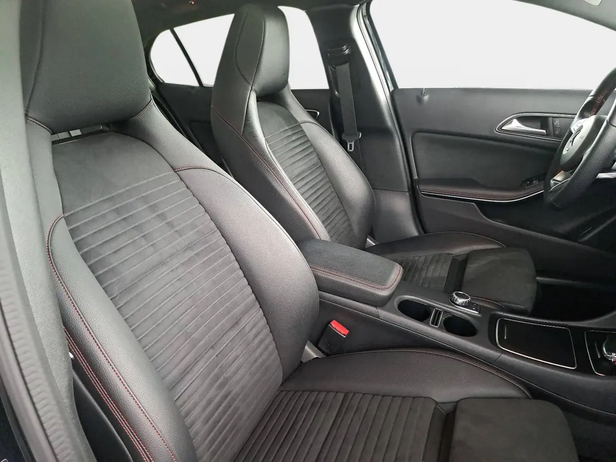 MERCEDES-BENZ GLA 250 AUTO. AMG LINE 4MATIC NAVI
