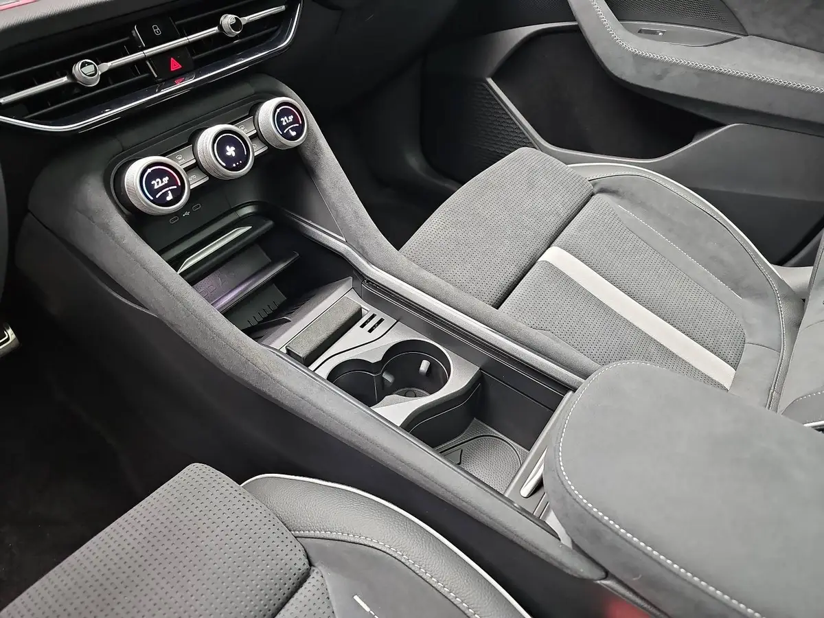 SKODA KODIAQ 1.5 TSI DSG SPORTLINE NAVI LED PANO 7-SITZE KAMERA