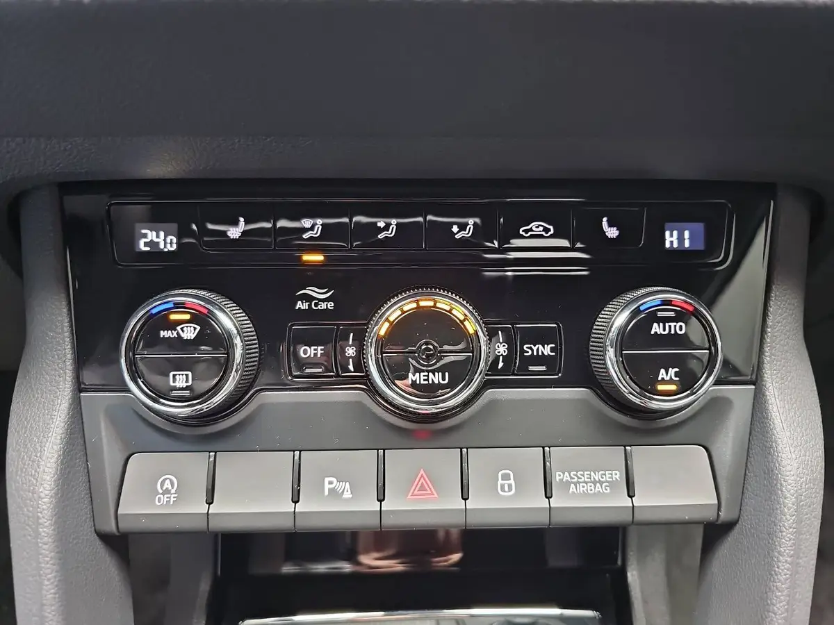 SKODA KAROQ 2.0 TSI DSG SPORTLINE 4X4 NAVI LED ACC WINTER KAME