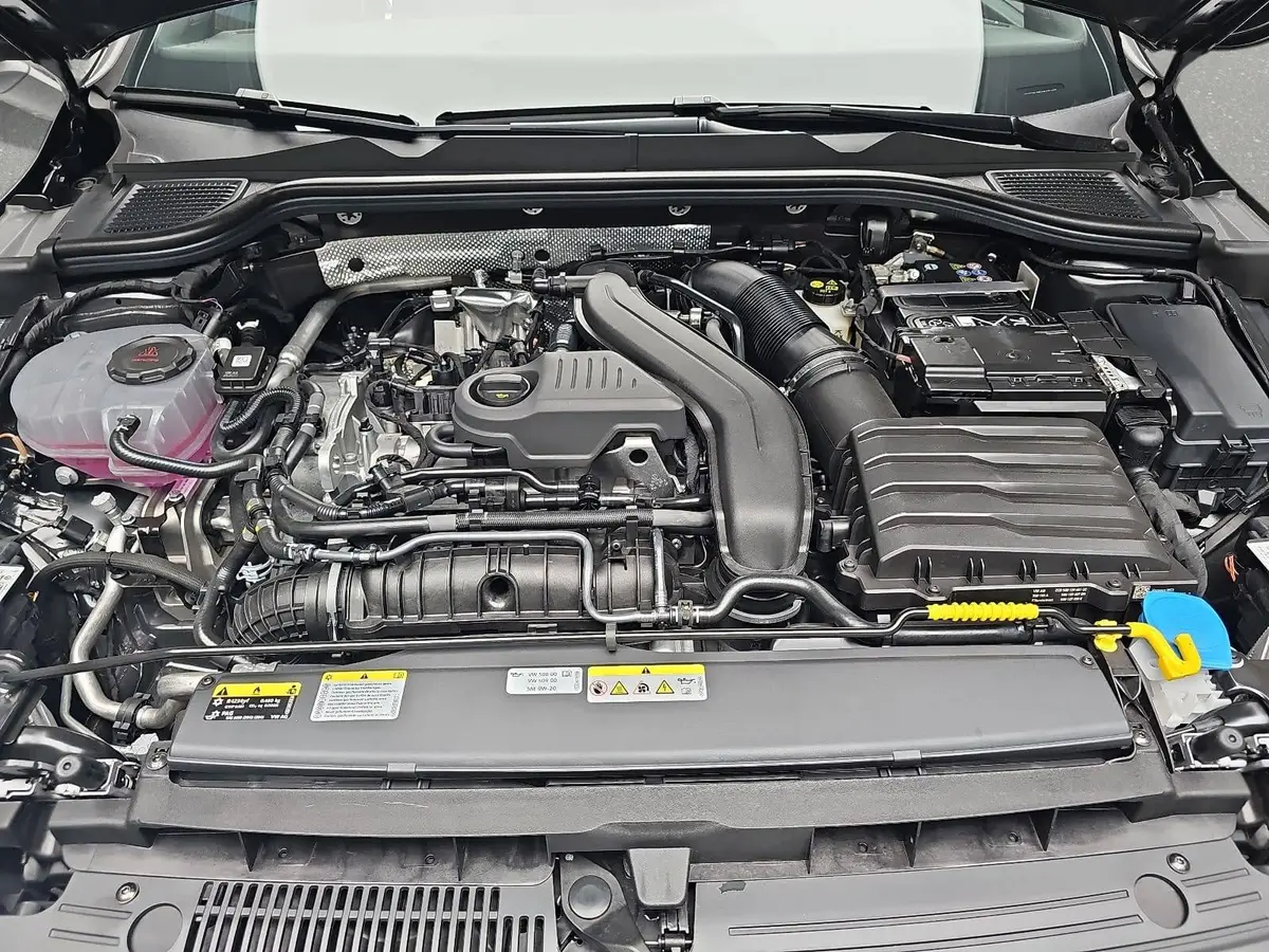 VW GOLF 1.5 ETSI DSG VIII R-LINE NAVI MATRIX-LED