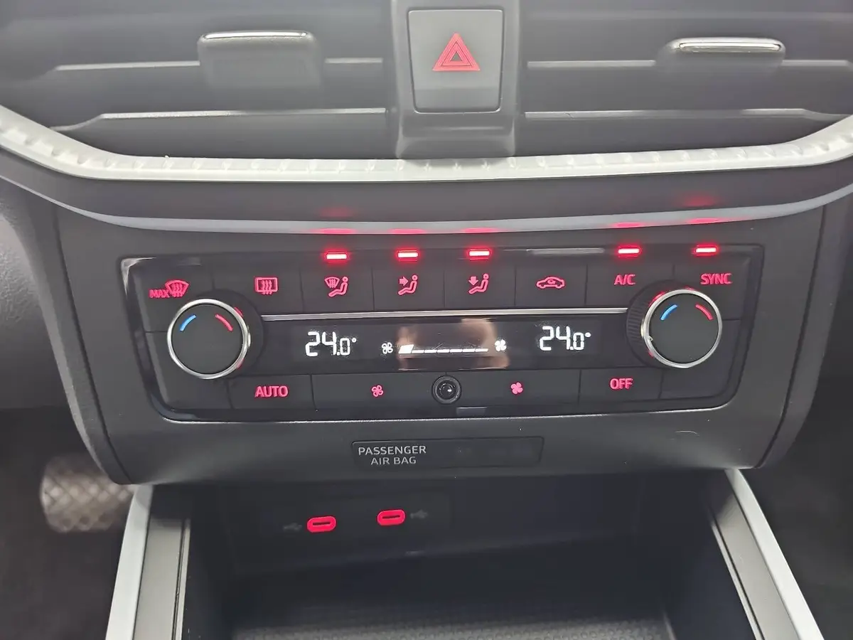SEAT ARONA 1.0 TSI DSG STYLE NAVI LED PDC LM
