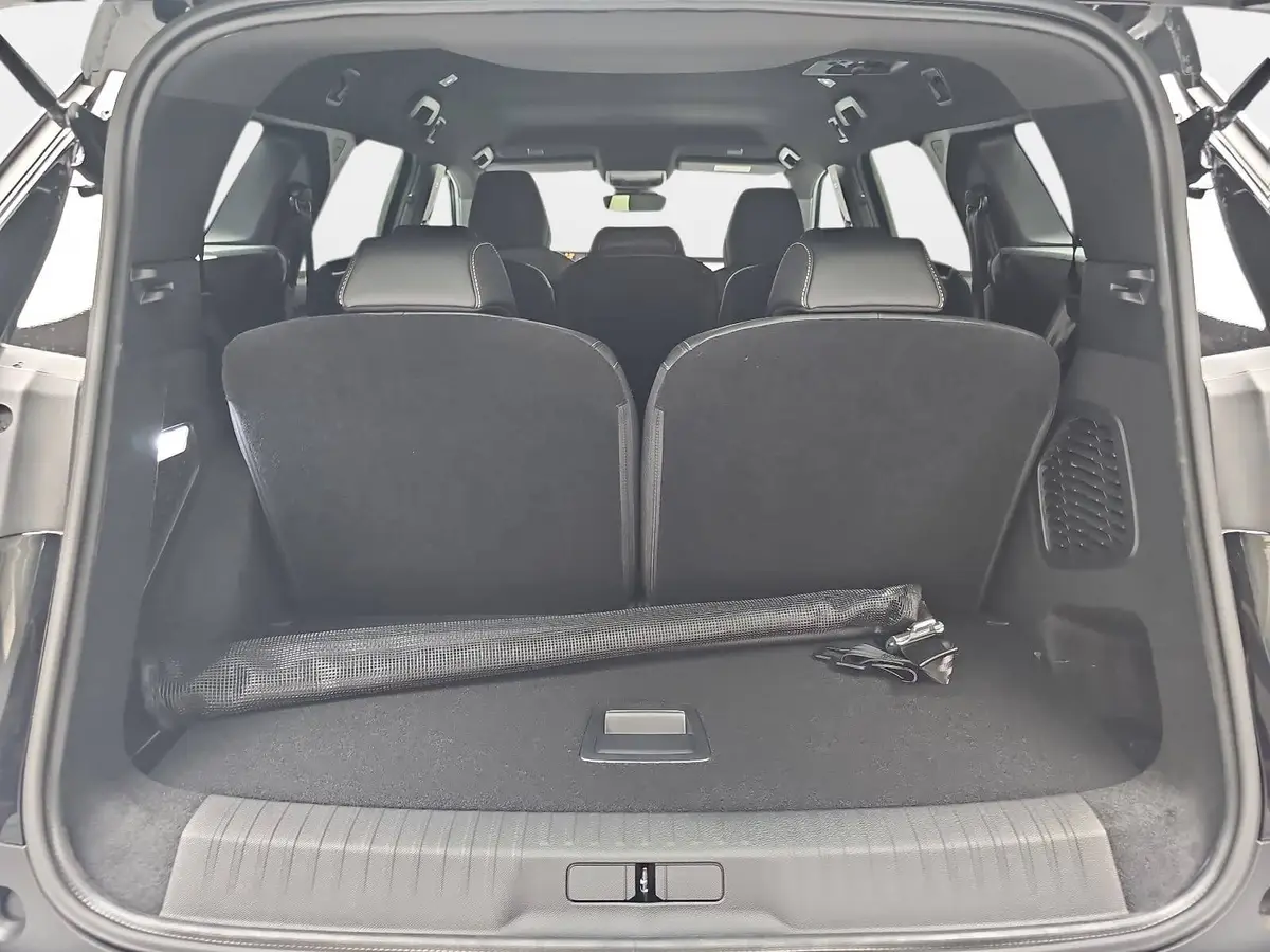 PEUGEOT 5008 1.2 HYBRID 145 E-DSC6 ALLURE KLIMA LED 7-S DAB 360