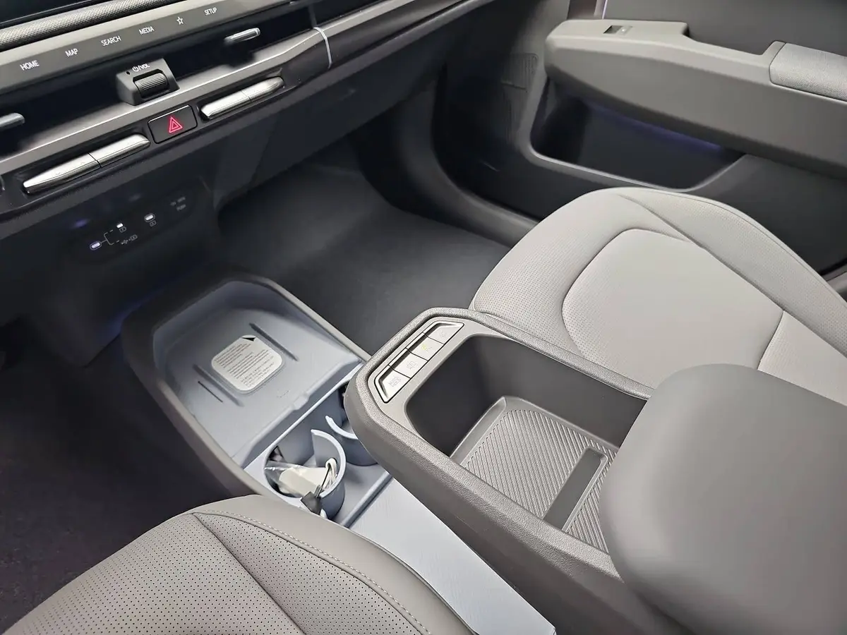 KIA EV3 81.4 KWH EARTH MJ26 WINTER BUSIN. UPGRADE DRIVEWISE-PARK DESIGN SOUND