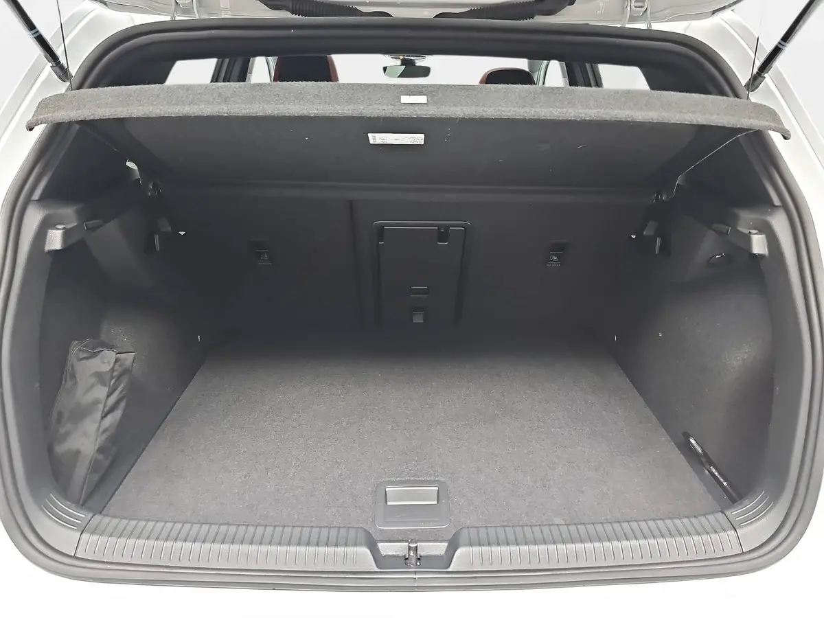 VW GOLF VIII 2.0 TSI DSG GTI NAVI LED HUD ACC DCC PANO BLA