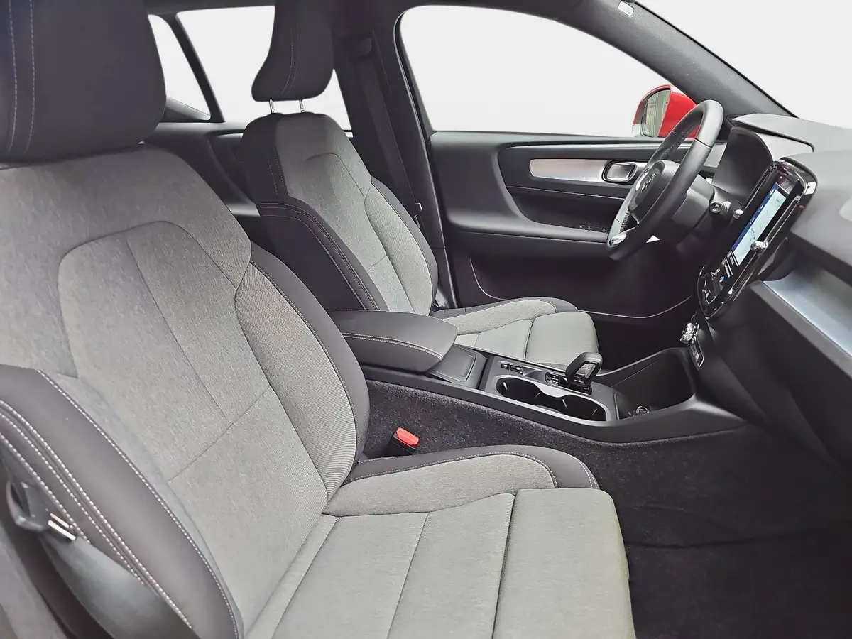 VOLVO XC40 T2 2WD AUTO. CORE NAVI LED EL.HECKKL. PDC KAMERA L