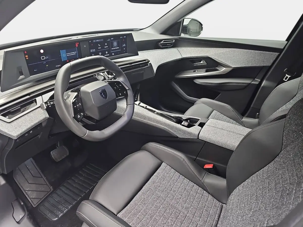 PEUGEOT 5008 1.2 HYBRID 145 E-DSC6 ALLURE KLIMA LED 7-S DAB 360