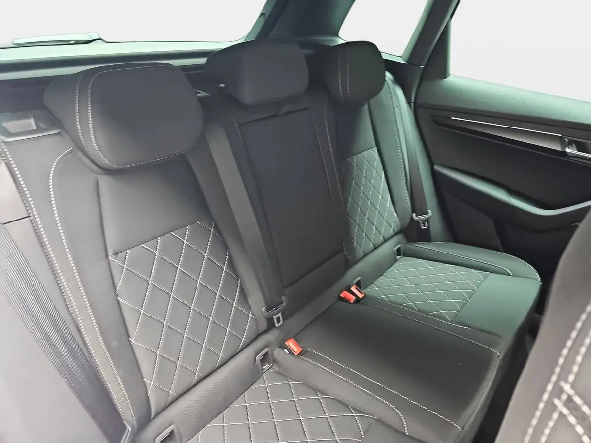 SKODA KAROQ 2.0 TSI DSG SPORTLINE 4X4 AHK PANO