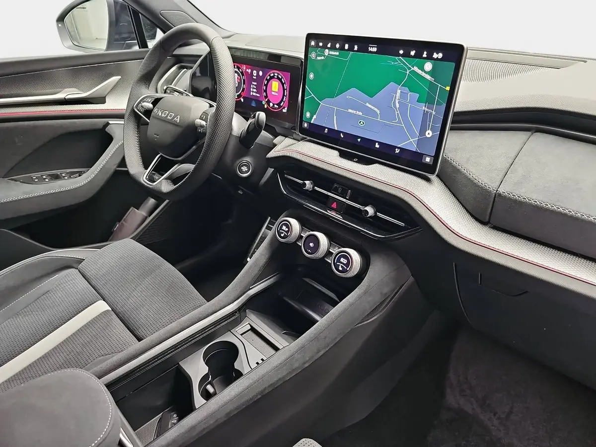 SKODA KODIAQ 1.5 TSI DSG IV PHEV SPORTLINE AHK PANO LM